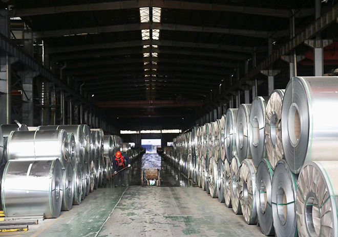 How to improve the cleaness of the surface of color-coated steel coils ?